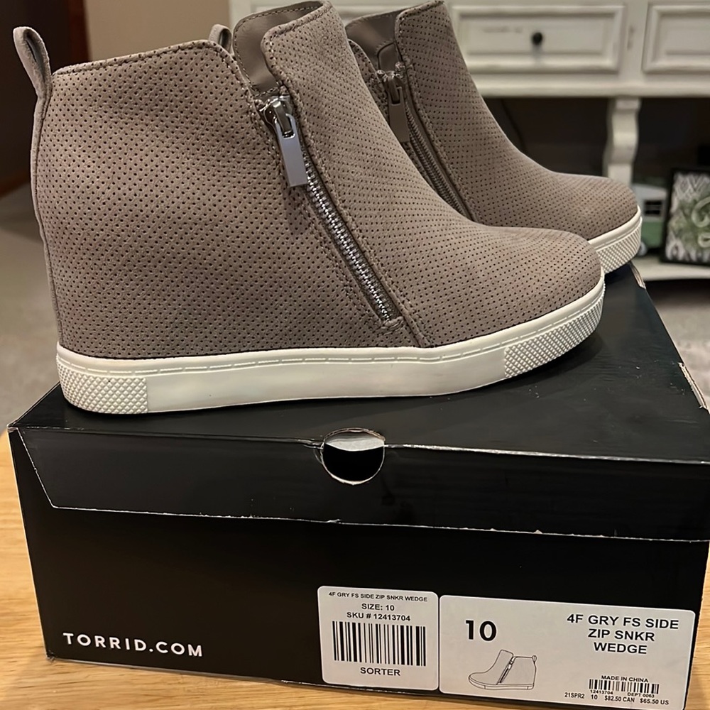 Torrid Gray side zip wedge sneaker womens size 10 - brand new in box